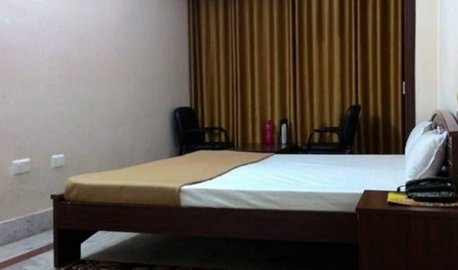 Hotel Tushtaya Residency Godda ภายนอก รูปภาพ